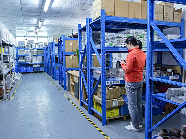 倉(cāng)庫(kù)一角